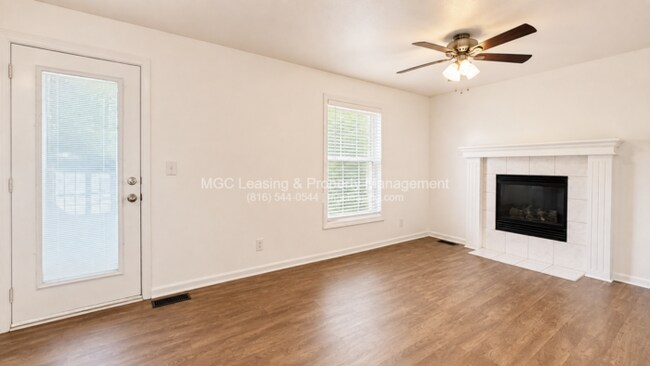 Building Photo - Creekwood Park Townhomes: 3 bedroom Duplex with unique floor plan for rent in the Northland