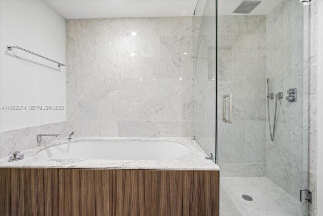 Building Photo - 1000 Brickell Plaza