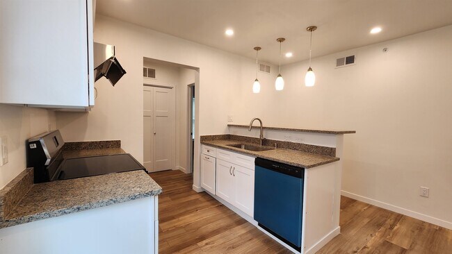 Building Photo - 908 E Gorham St