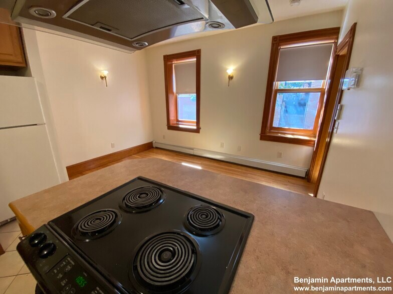 Building Photo - 97 Myrtle St