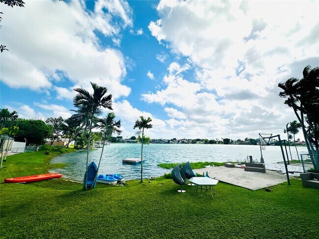 Building Photo - 7157 W 19th Ct