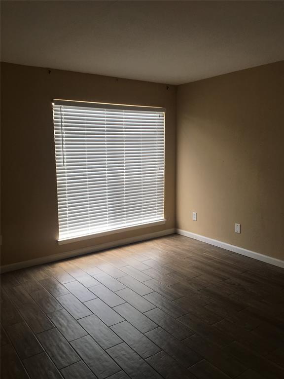 Building Photo - 5625 Antoine Dr