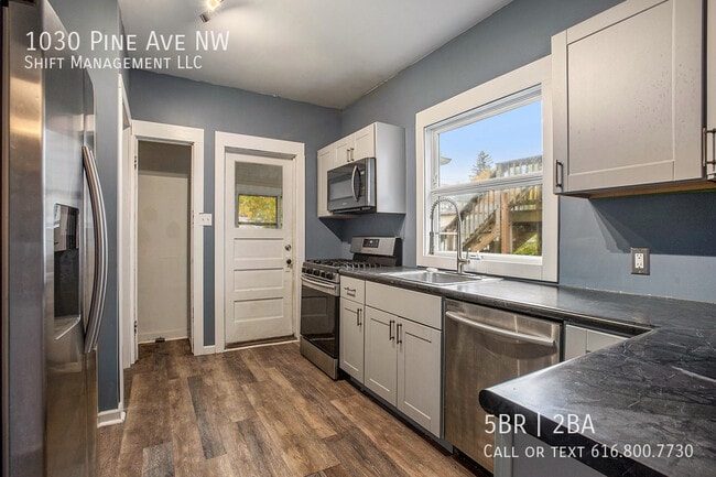 Building Photo - 1030 Pine Ave NW