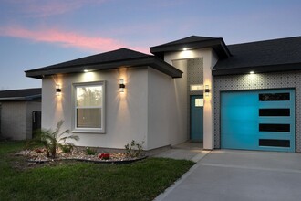 Building Photo - FOR LEASE - MODERN COMFORT MEETS PRIME LOC...