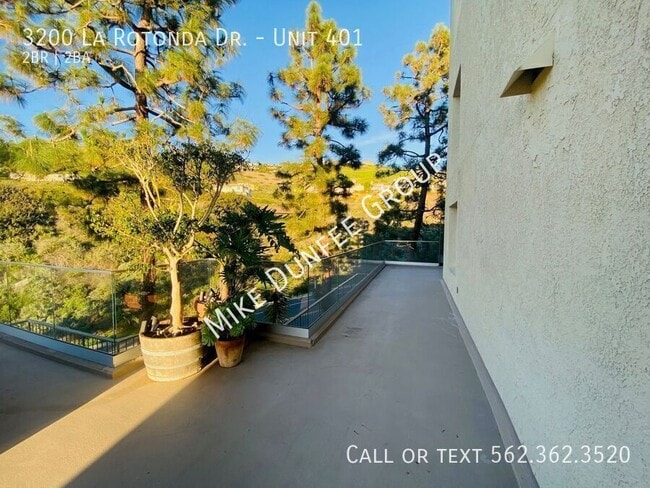 Building Photo - 3200 La Rotonda Dr