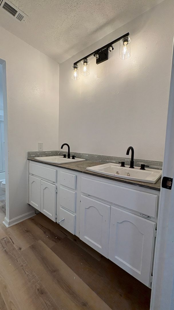 Building Photo - 2312 Coraltree Dr
