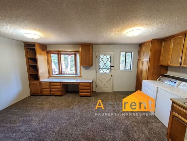 Building Photo - Amazing Property on 1.25 Acres Available in October! 3 Bed/2 Bath Plus Office Space and Shop