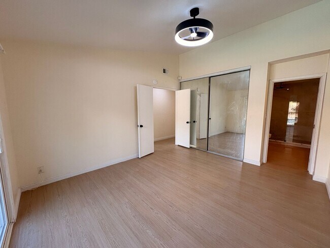 Building Photo - Rancho Cucamonga Gem – Stylish Single-Stor...