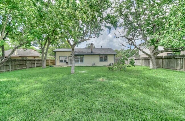 Building Photo - 2607 N Brompton Dr