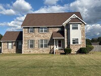 Building Photo - SPACIOUS & Beautiful Home Just Outside She...