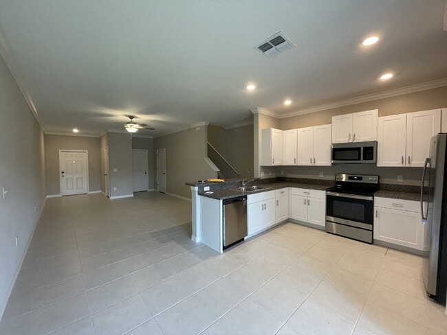 Building Photo - 23261 Willow Glen Way