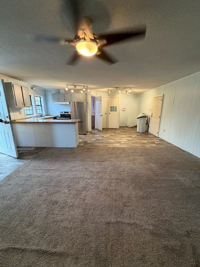 Building Photo - 7670 E 280 N