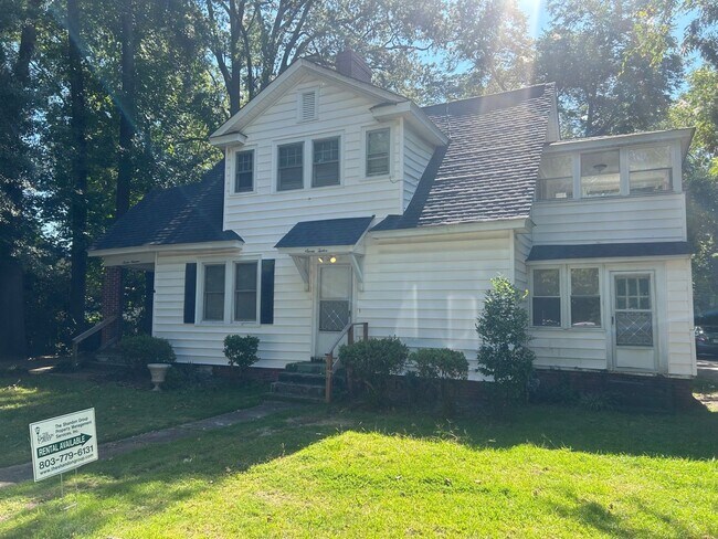 Building Photo - 712 Brandon Ave