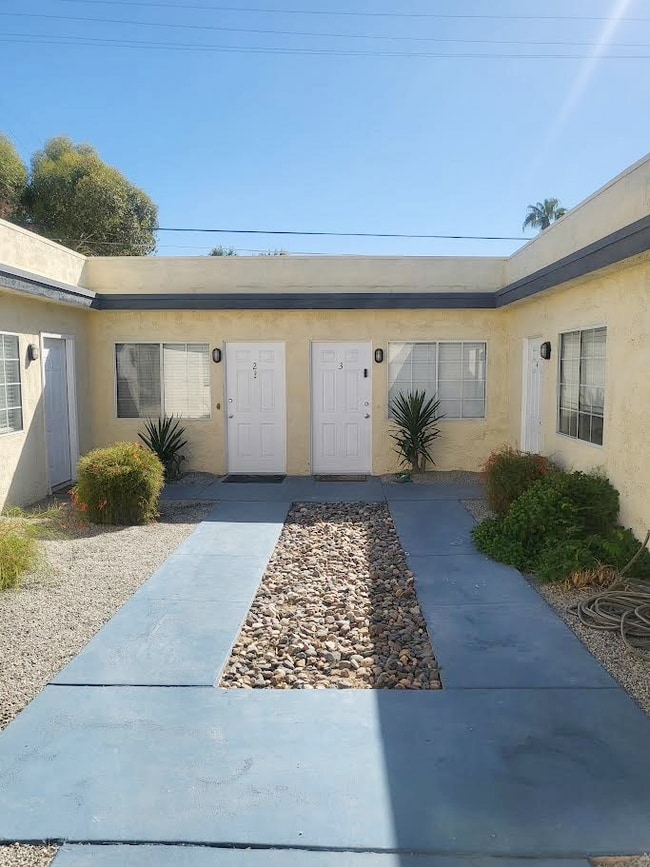 Building Photo - "Chic Palm Springs Retreat: 2BR/2BA"