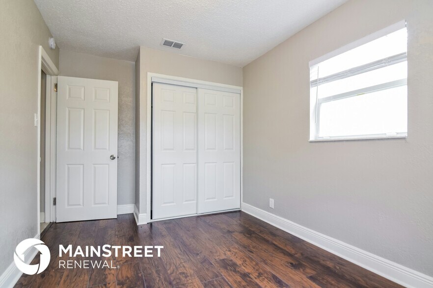 Building Photo - 4805 S 88th St