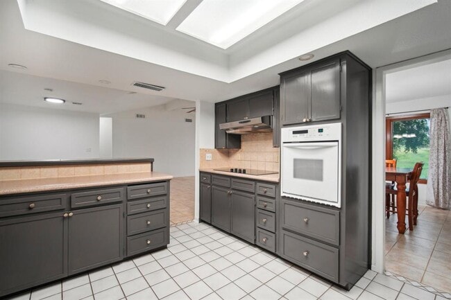 Building Photo - 3106 E Palm Valley Blvd