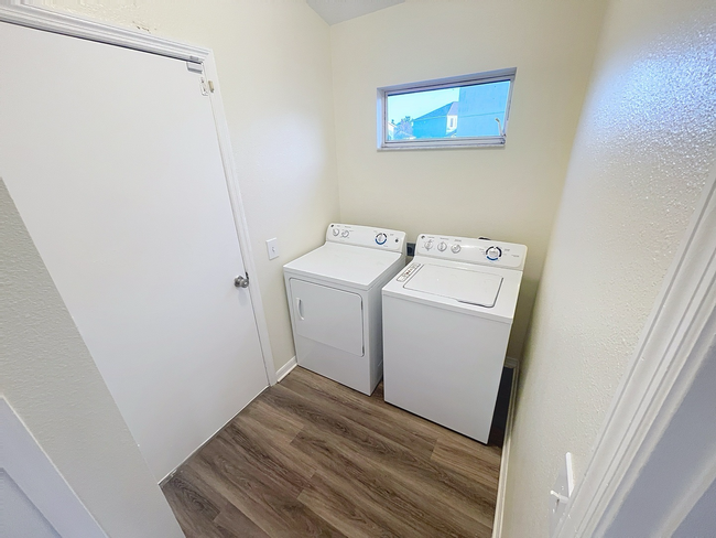Building Photo - 12820 Longcrest Dr
