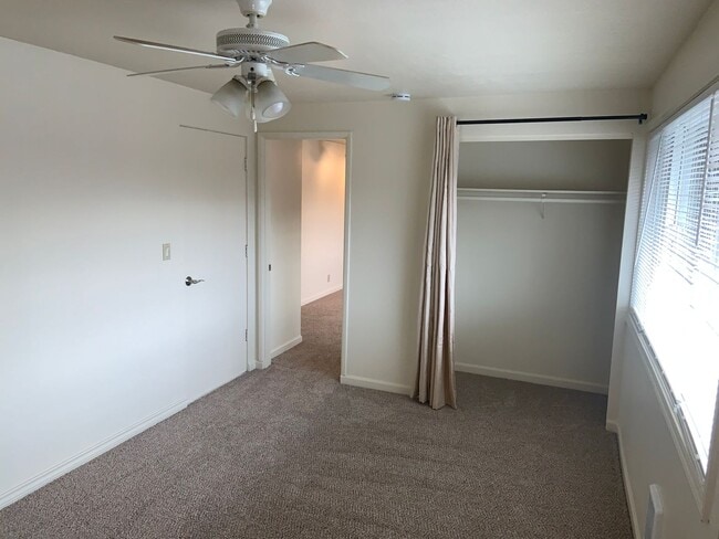 Building Photo - Freshly Updated 2 Bed w/ Granite + W/S/G Included – Available Early May!