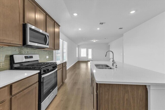 Building Photo - 5028 Hazelnut Ln