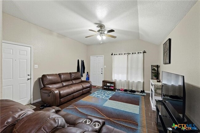 Building Photo - 3210 Raven Dr