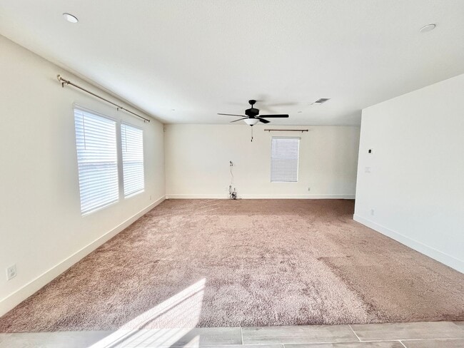 Building Photo - Spacious, Modern 4-Bedroom 2.5 Bath Home plus Den, Prime Location! With Solar!