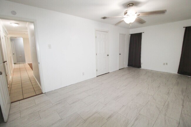 Building Photo - 10535 Breeds Hill Dr