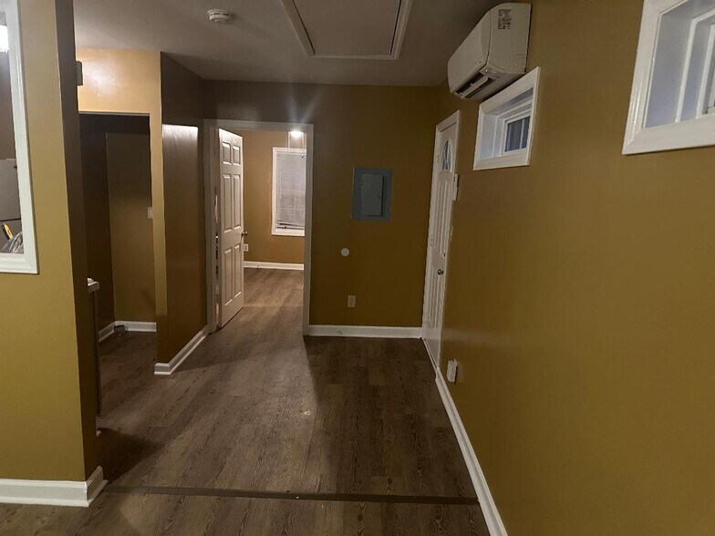 Building Photo - 527 Oakland Pl