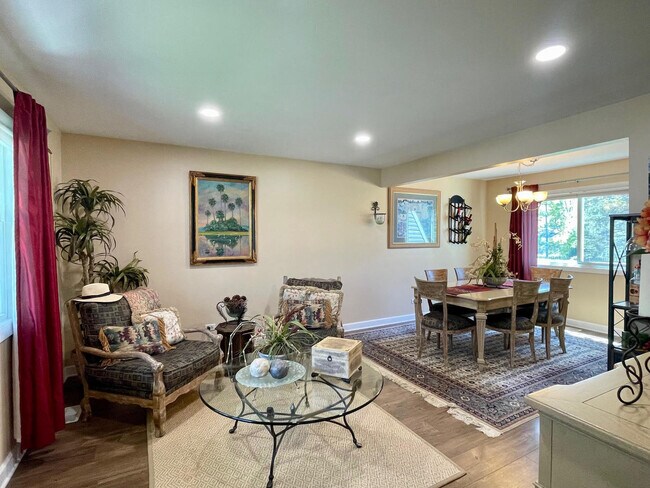 Building Photo - 1725 Drake Ct
