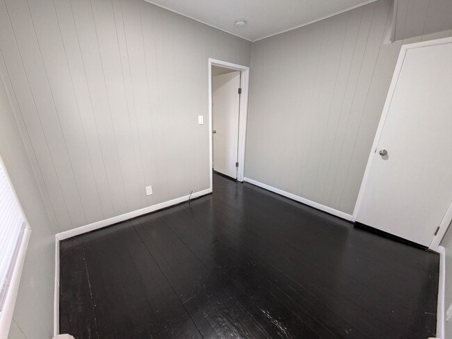 Building Photo - Charming Bungalow in Amazing Location