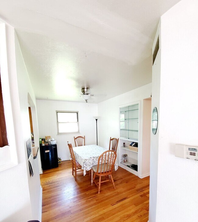 Building Photo - 910 Bungalow Ct