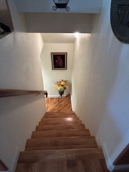 Building Photo - 1020 S San Marino Way