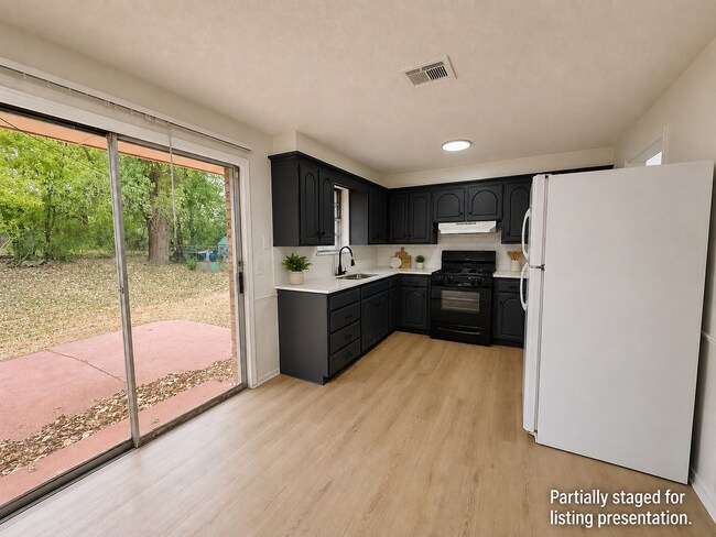 Building Photo - 5113 S Briarwood Dr