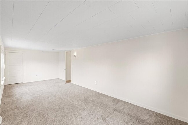 Building Photo - 139 Leona Ave