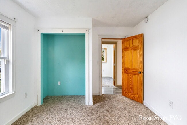 Building Photo - Spacious 4-Bedroom Home with Modern Style & Flexible Spaces