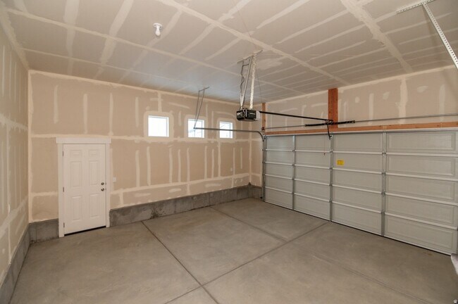Building Photo - 4366 E Willow Oak Way