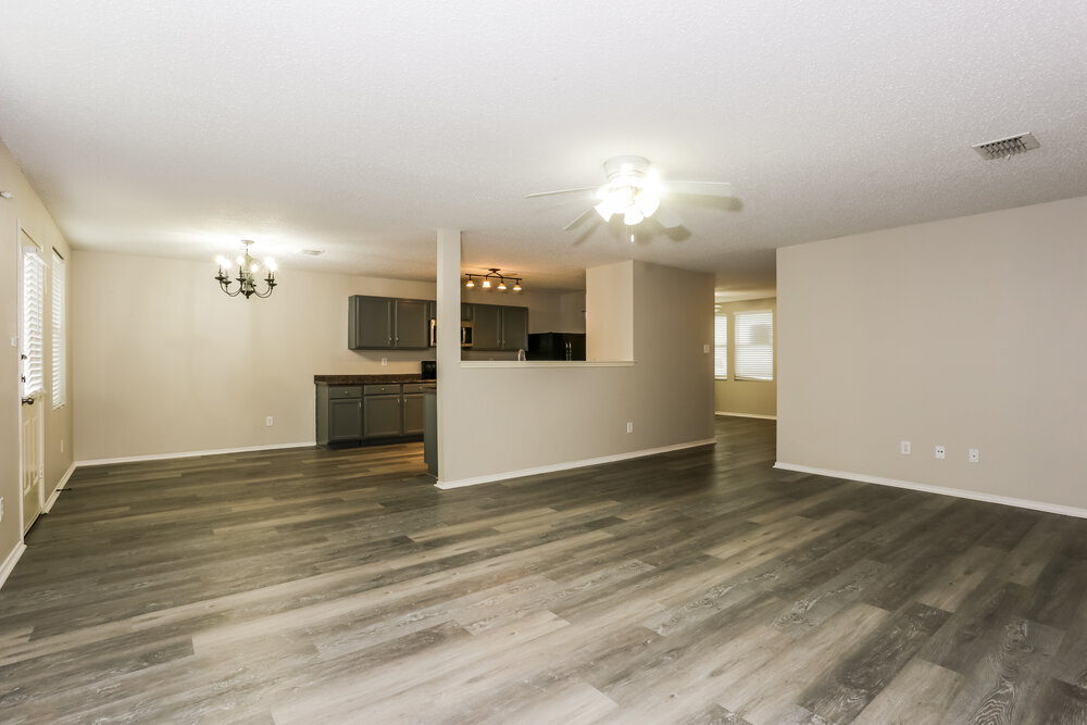 Building Photo - 321 Daisy Ln