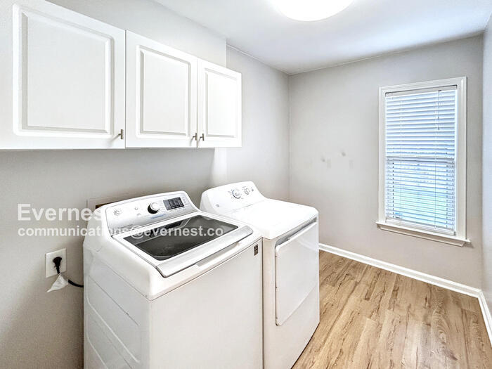 Building Photo - 2576 Alvecot Cir SE