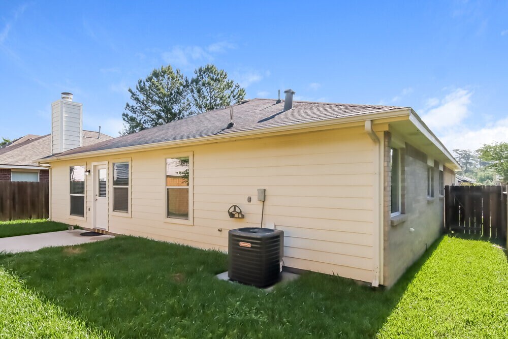 Building Photo - 1615 Trail Oaks Ct