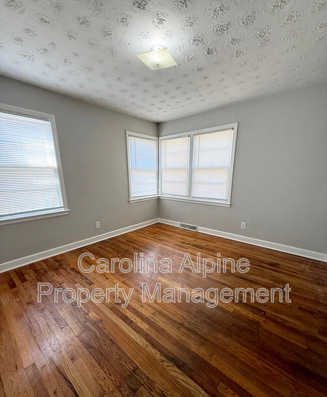 Building Photo - 409 S Merritt Ave