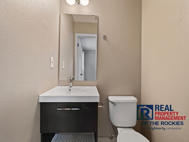 Building Photo - Charming 3-Bed, 1.5-Bath Home in Desirable West Fort Collins!