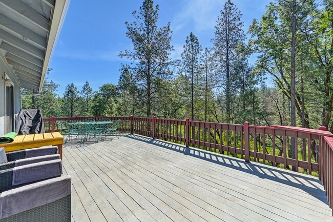 Building Photo - FOR RENT: Cozy Foresthill 3 bedroom 2 bath.