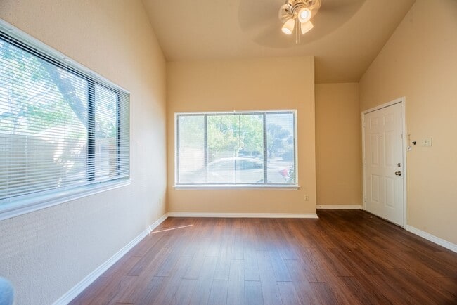 Building Photo - 601 Nelray