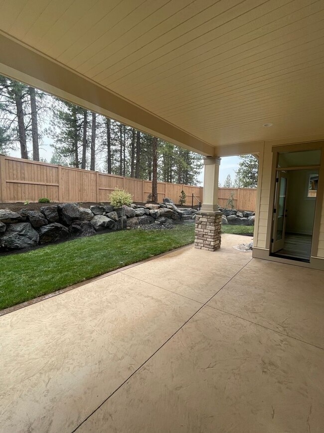 Building Photo - Newer Home in Shevlin West with Mountain V...