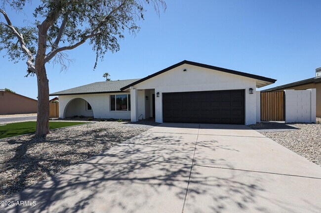 Building Photo - 11202 N 43rd Dr