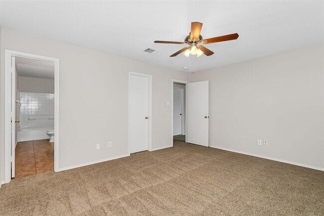 Building Photo - 2152 Laughlin Rd