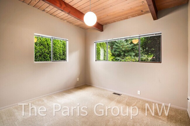 Building Photo - Extraordinary 4BR, 4200sf Mid Century Water View Home with Amazing Outdoor Spaces