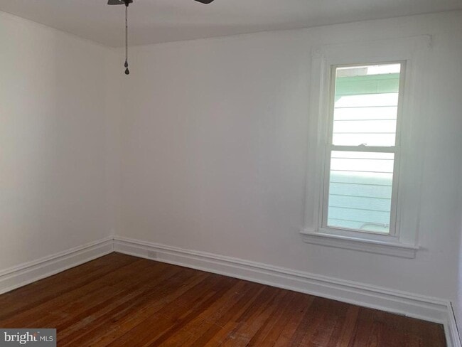 Building Photo - 305 W North St