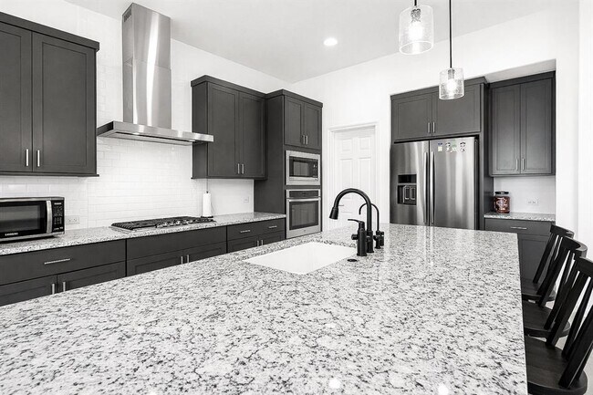 Building Photo - 6401 Velvet Leaf Ln