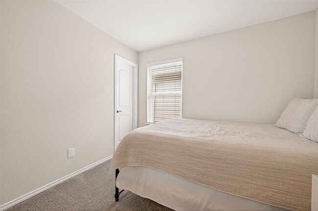 Building Photo - 5134 Aedan Oak St
