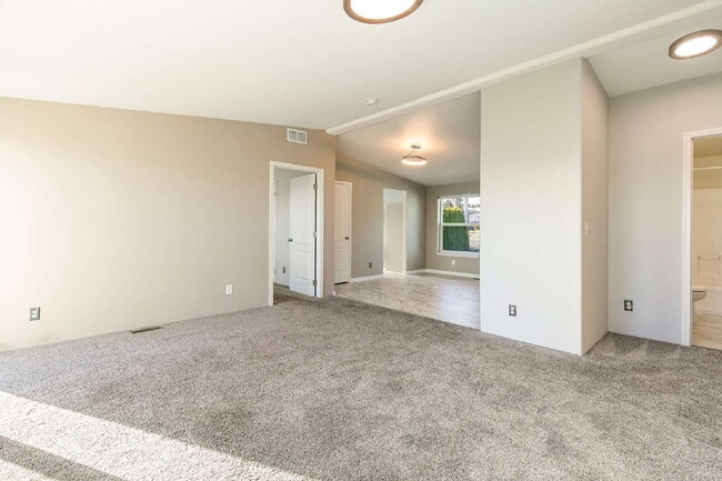 Building Photo - Breathtaking 3-Bed Beachfront Retreat with Scenic Views in Ferndale